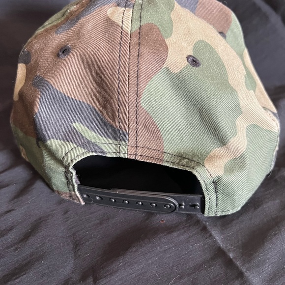 Snak Tag Snapback - Picture 2 of 7